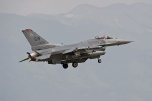 aviano june 04  2011 lucky11 f 16cm 92 3904 77thfs 20thfw  shaw afb  south carolina rtb